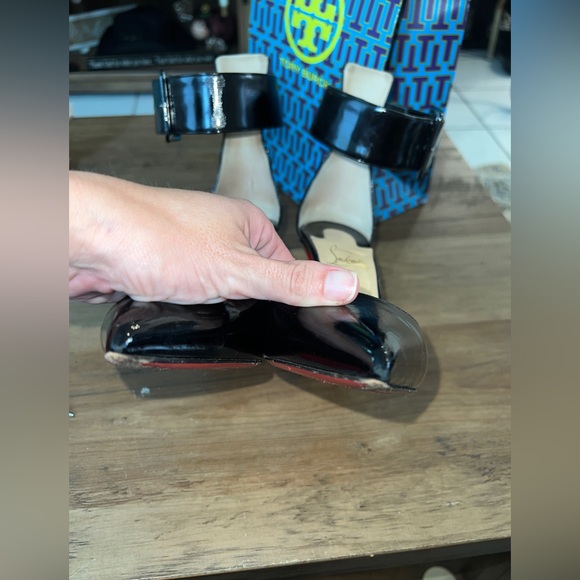 Harler strap pumps by Christian Louboutin - Picture 4 of 9